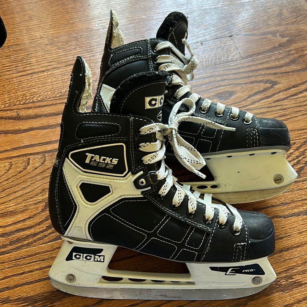 Men’s CCM, NHL Tacks 692 shoe 6.5 skate 5